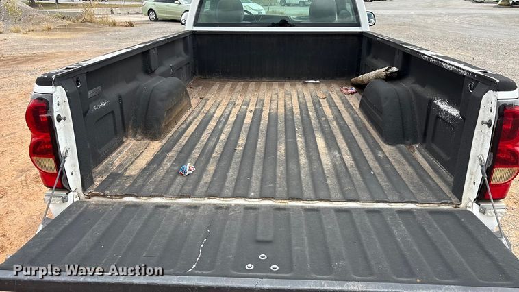 image for item EA7672 2006 Chevrolet Silverado 1500 pickup truck