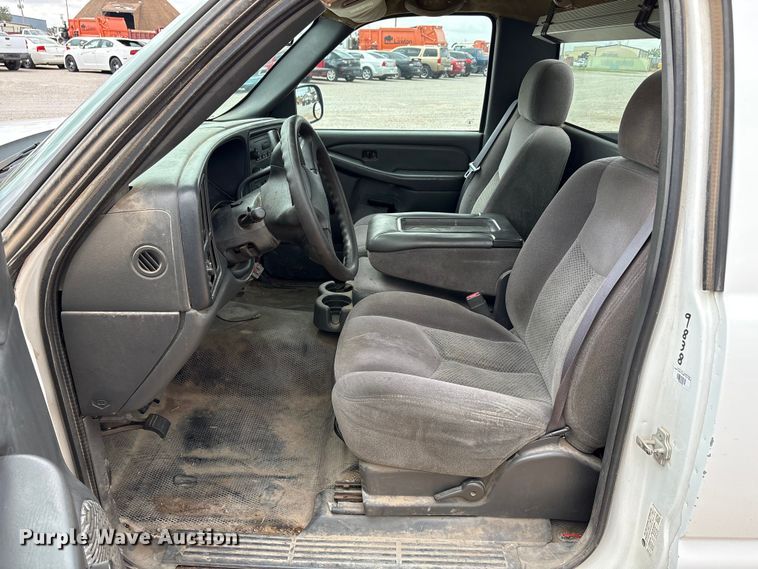 image for item EA7672 2006 Chevrolet Silverado 1500 pickup truck