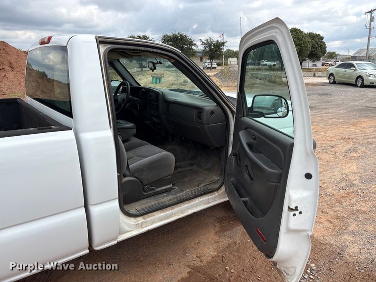 image for item EA7672 2006 Chevrolet Silverado 1500 pickup truck