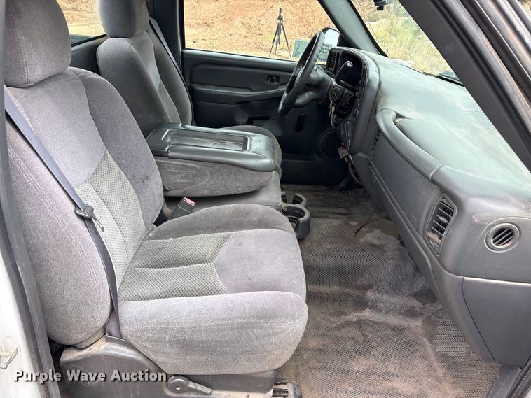 image for item EA7672 2006 Chevrolet Silverado 1500 pickup truck