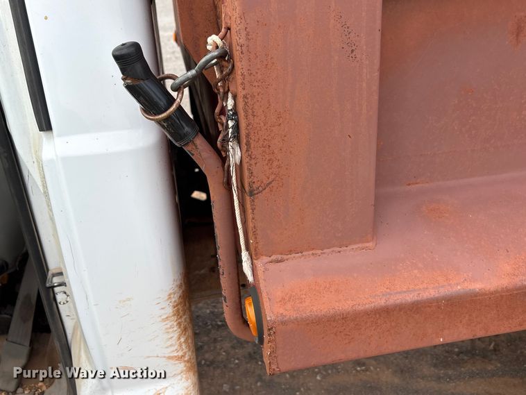 image for item EA7695 2003 Ford F450 Super Duty dump truck