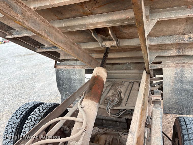image for item EA7695 2003 Ford F450 Super Duty dump truck