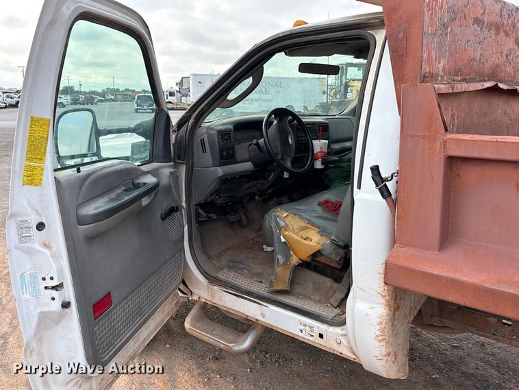 image for item EA7695 2003 Ford F450 Super Duty dump truck