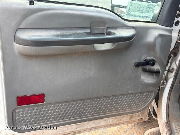 image for item EA7695 2003 Ford F450 Super Duty dump truck