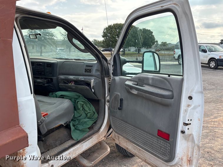 image for item EA7695 2003 Ford F450 Super Duty dump truck