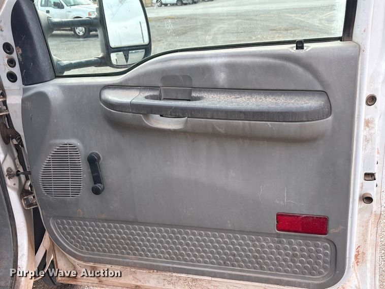 image for item EA7695 2003 Ford F450 Super Duty dump truck