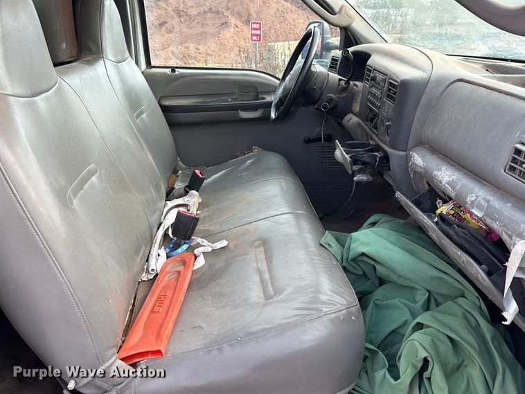 image for item EA7695 2003 Ford F450 Super Duty dump truck