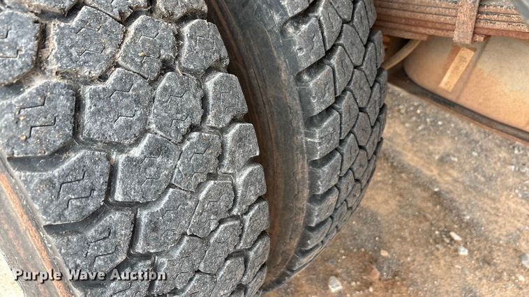 image for item EA7695 2003 Ford F450 Super Duty dump truck