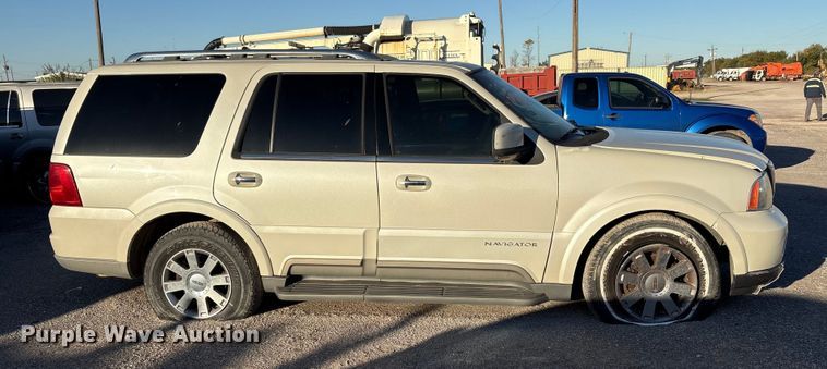 image for item EA7696 2004 Lincoln Navigator SUV
