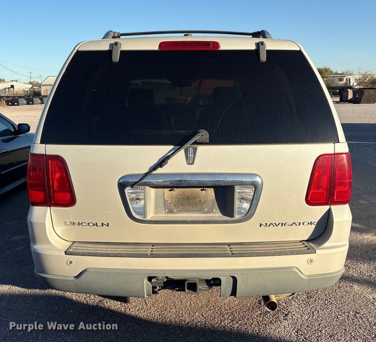 image for item EA7696 2004 Lincoln Navigator SUV