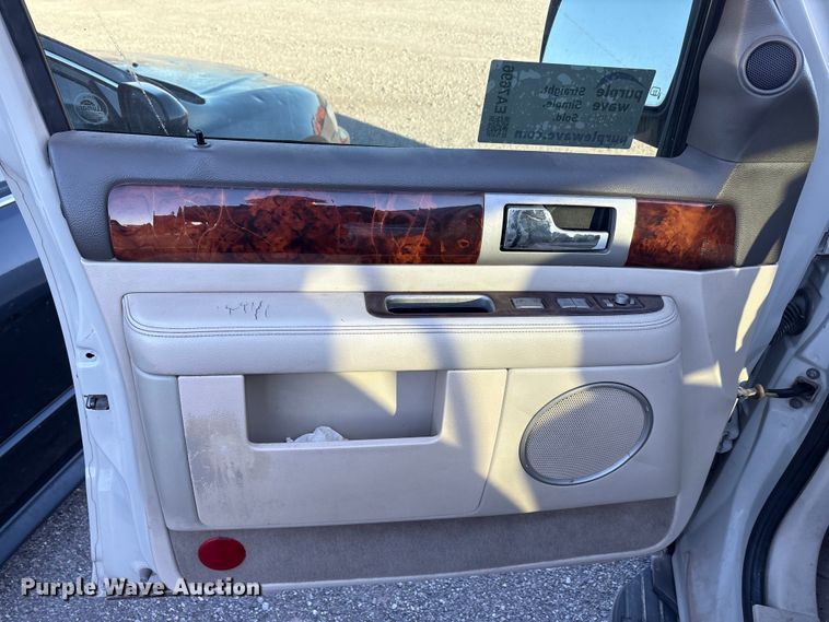 image for item EA7696 2004 Lincoln Navigator SUV