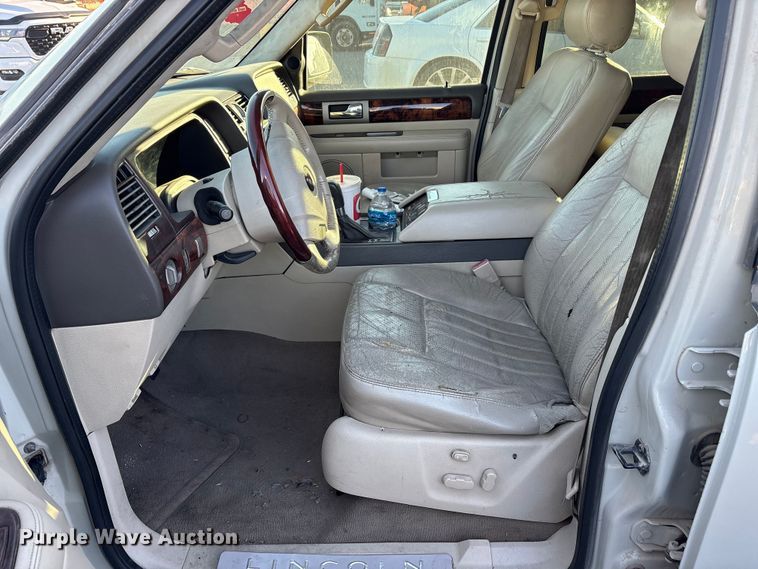 image for item EA7696 2004 Lincoln Navigator SUV