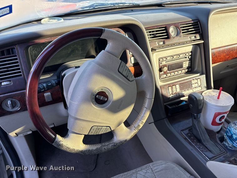 image for item EA7696 2004 Lincoln Navigator SUV