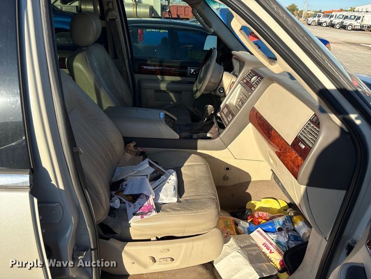 image for item EA7696 2004 Lincoln Navigator SUV