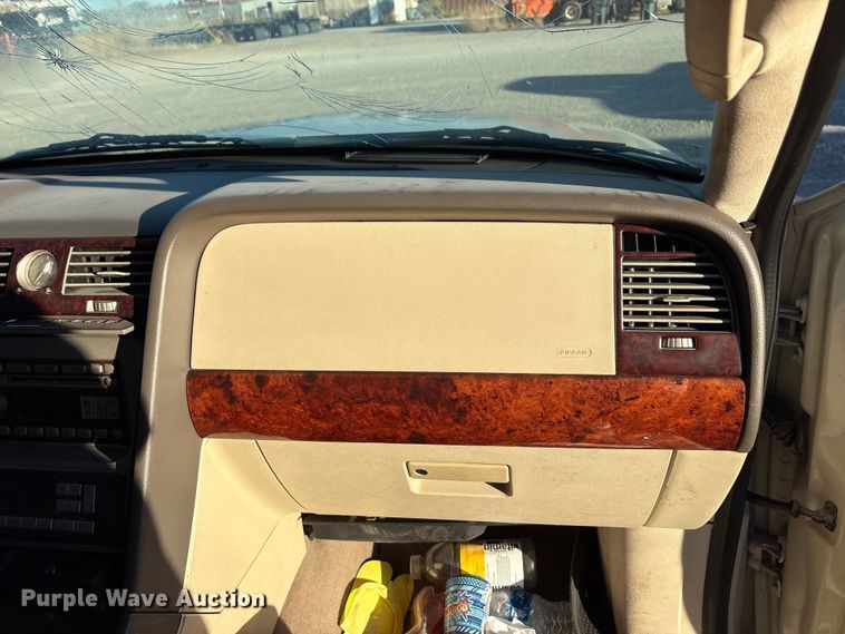 image for item EA7696 2004 Lincoln Navigator SUV