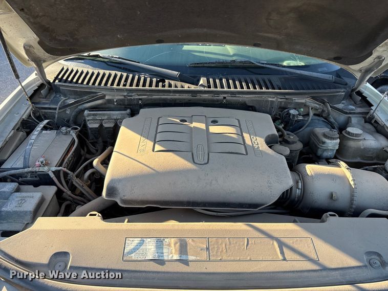 image for item EA7696 2004 Lincoln Navigator SUV