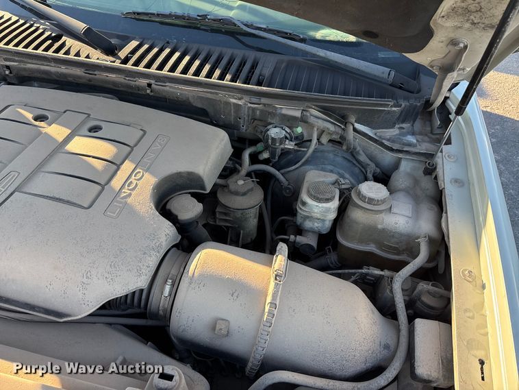 image for item EA7696 2004 Lincoln Navigator SUV