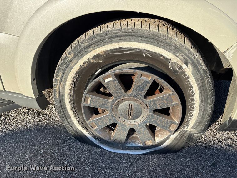 image for item EA7696 2004 Lincoln Navigator SUV