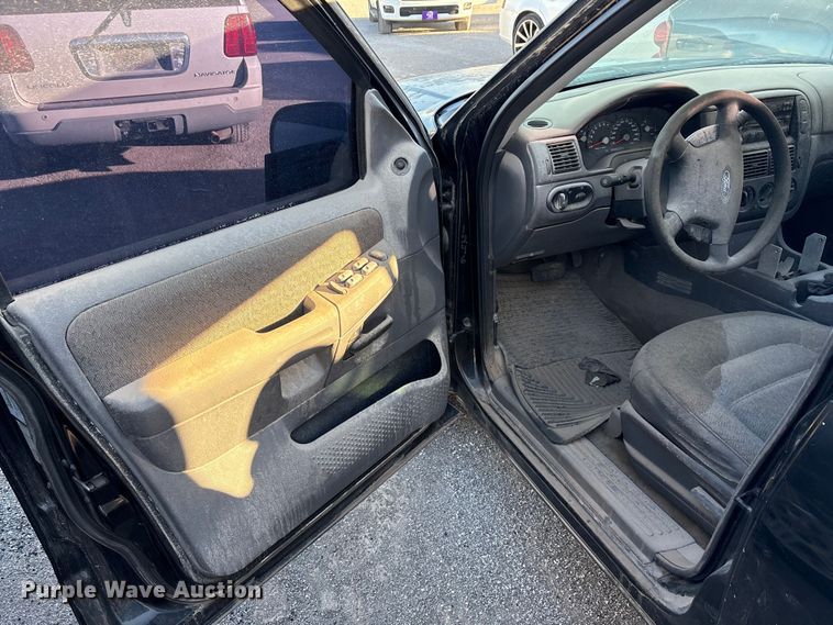 image for item EA7697 2004 Ford Explorer SUV