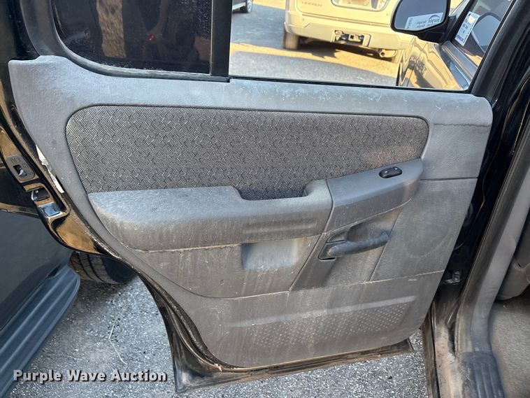 image for item EA7697 2004 Ford Explorer SUV