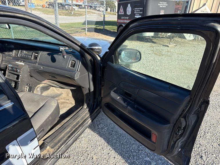 image for item EA7738 2011 Ford Crown Victoria Police Interceptor 