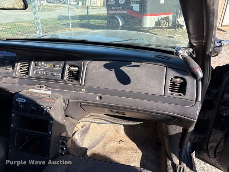 image for item EA7738 2011 Ford Crown Victoria Police Interceptor 