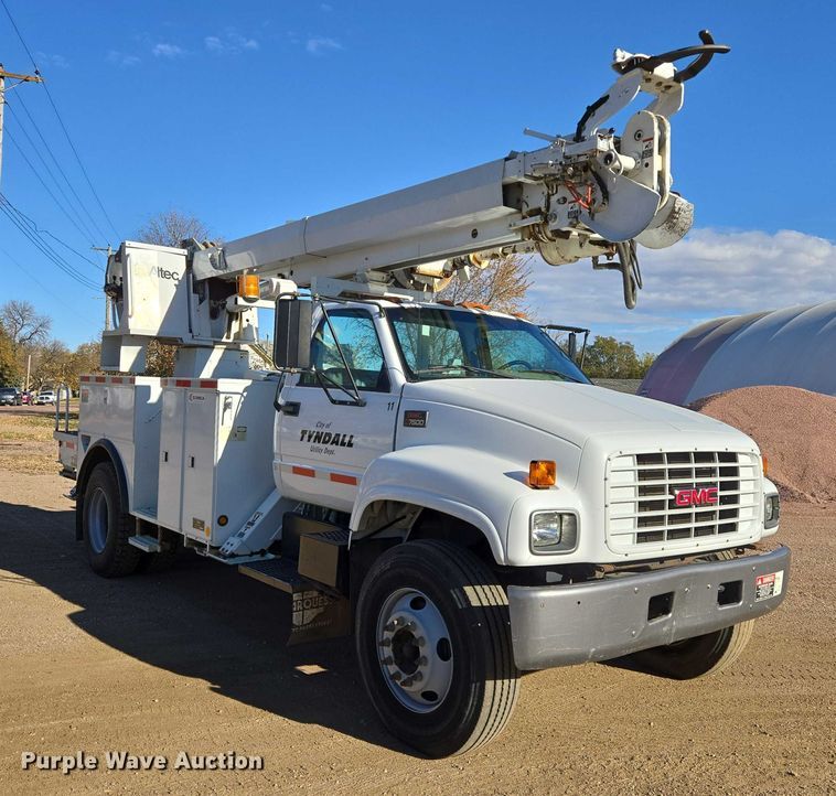 image for item EB1159 2001 GMC C7500 digger derrick truck