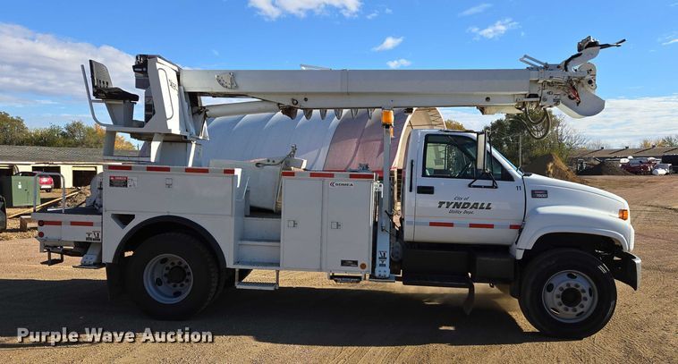 image for item EB1159 2001 GMC C7500 digger derrick truck