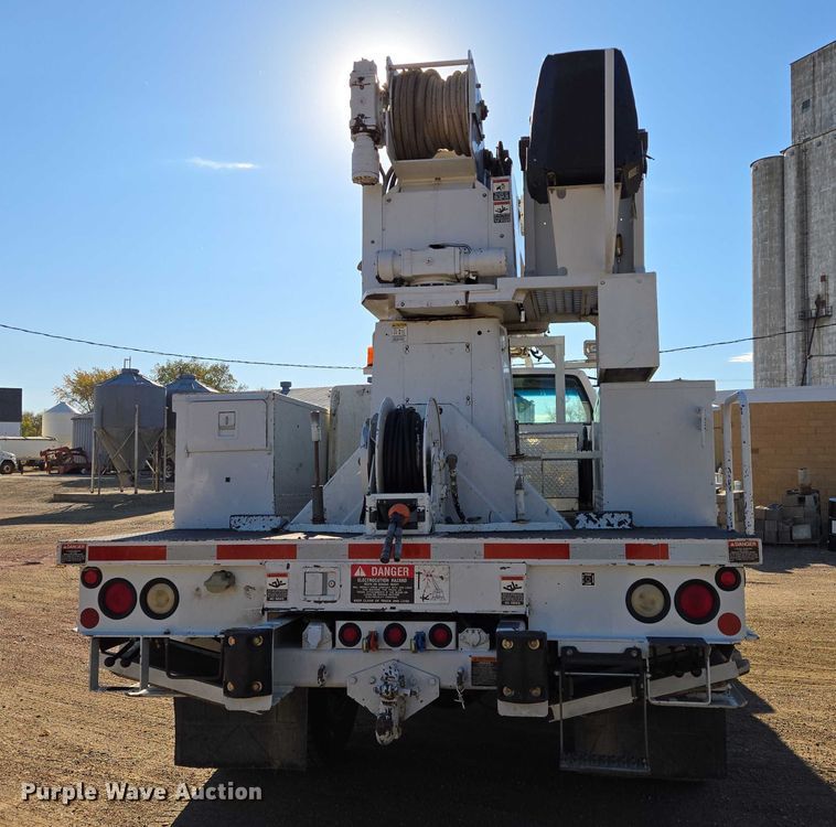 image for item EB1159 2001 GMC C7500 digger derrick truck