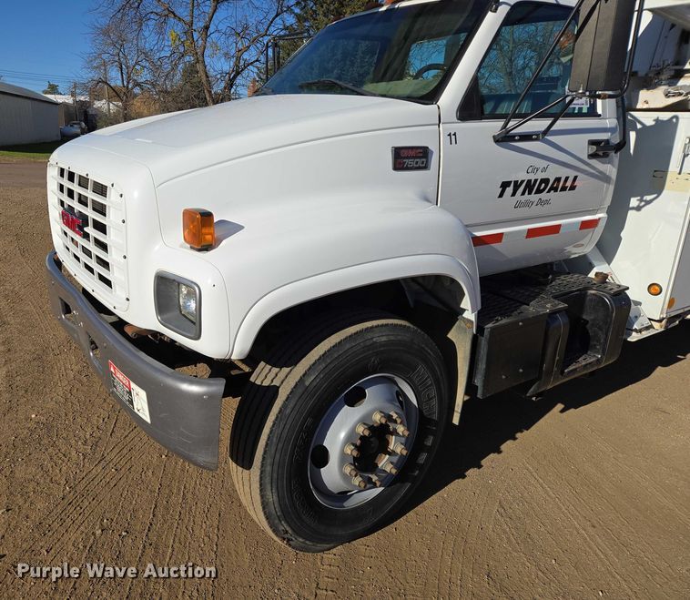 image for item EB1159 2001 GMC C7500 digger derrick truck