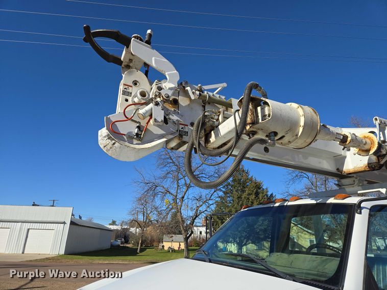 image for item EB1159 2001 GMC C7500 digger derrick truck