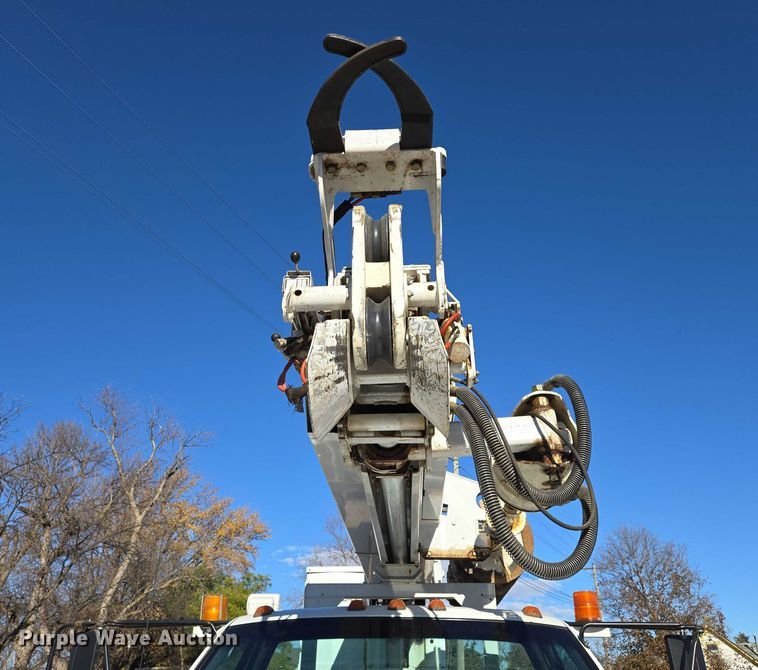 image for item EB1159 2001 GMC C7500 digger derrick truck