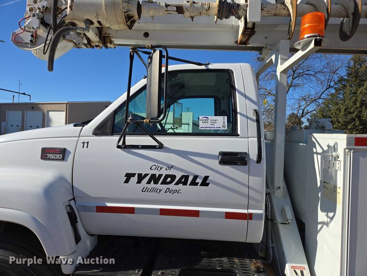 image for item EB1159 2001 GMC C7500 digger derrick truck