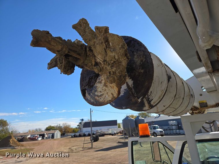 image for item EB1159 2001 GMC C7500 digger derrick truck