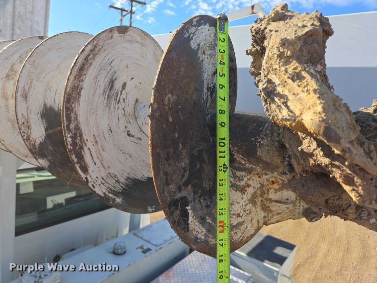 image for item EB1159 2001 GMC C7500 digger derrick truck