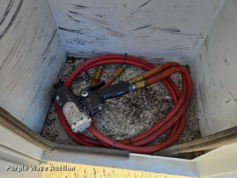 image for item EB1159 2001 GMC C7500 digger derrick truck