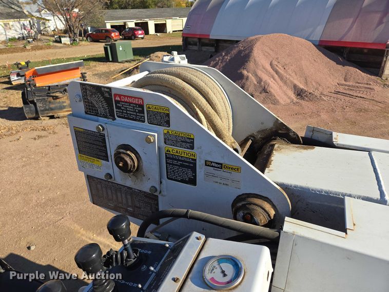 image for item EB1159 2001 GMC C7500 digger derrick truck