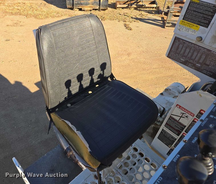 image for item EB1159 2001 GMC C7500 digger derrick truck