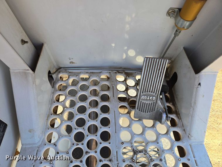 image for item EB1159 2001 GMC C7500 digger derrick truck