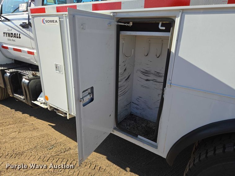 image for item EB1159 2001 GMC C7500 digger derrick truck