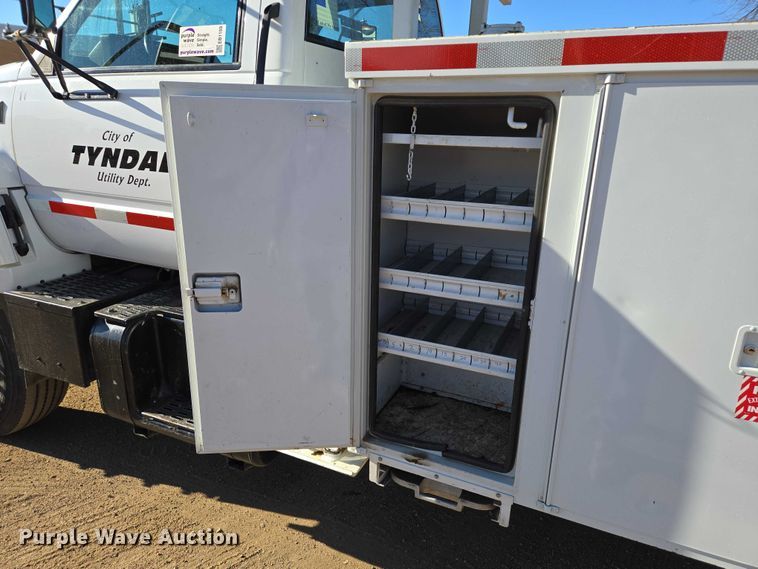 image for item EB1159 2001 GMC C7500 digger derrick truck