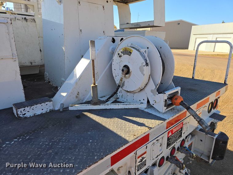 image for item EB1159 2001 GMC C7500 digger derrick truck