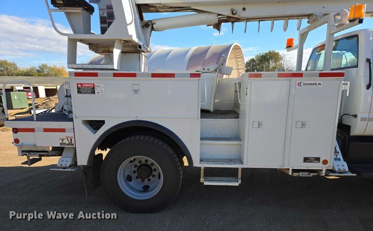 image for item EB1159 2001 GMC C7500 digger derrick truck