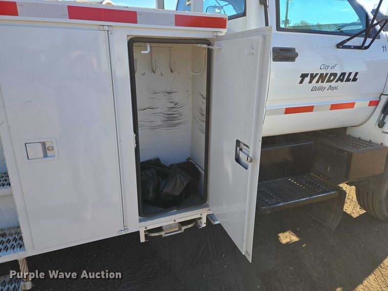 image for item EB1159 2001 GMC C7500 digger derrick truck