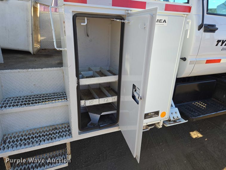 image for item EB1159 2001 GMC C7500 digger derrick truck