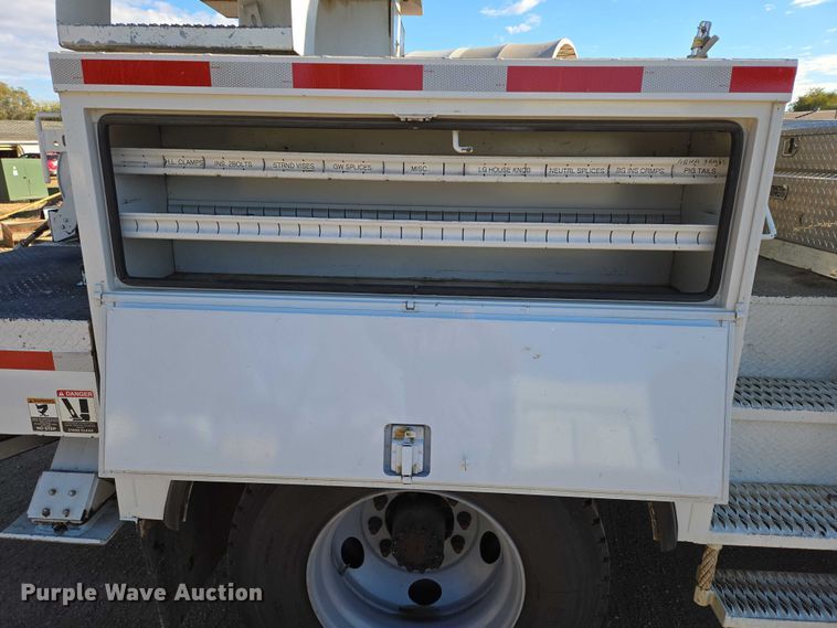 image for item EB1159 2001 GMC C7500 digger derrick truck