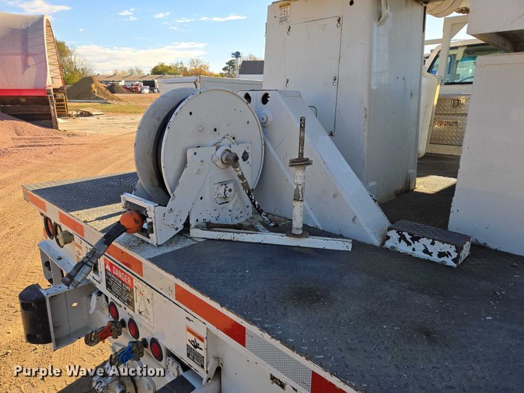 image for item EB1159 2001 GMC C7500 digger derrick truck