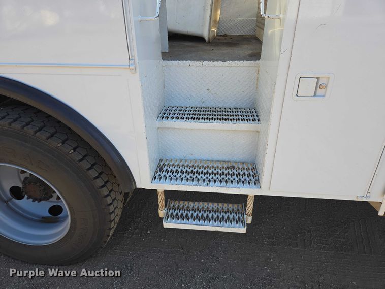 image for item EB1159 2001 GMC C7500 digger derrick truck