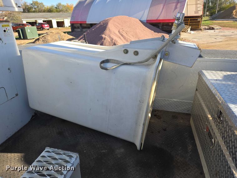 image for item EB1159 2001 GMC C7500 digger derrick truck