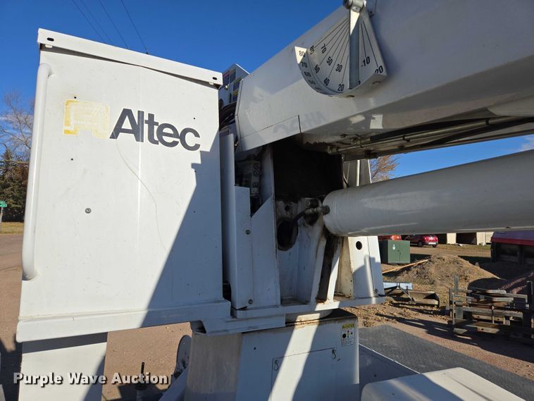 image for item EB1159 2001 GMC C7500 digger derrick truck